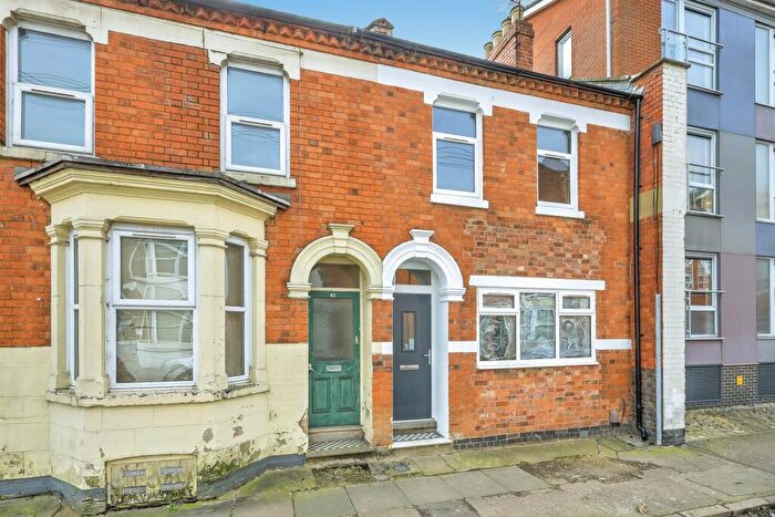3 Bedroom End Of Terrace House For Sale In Talbot Road, Northampton, NN1