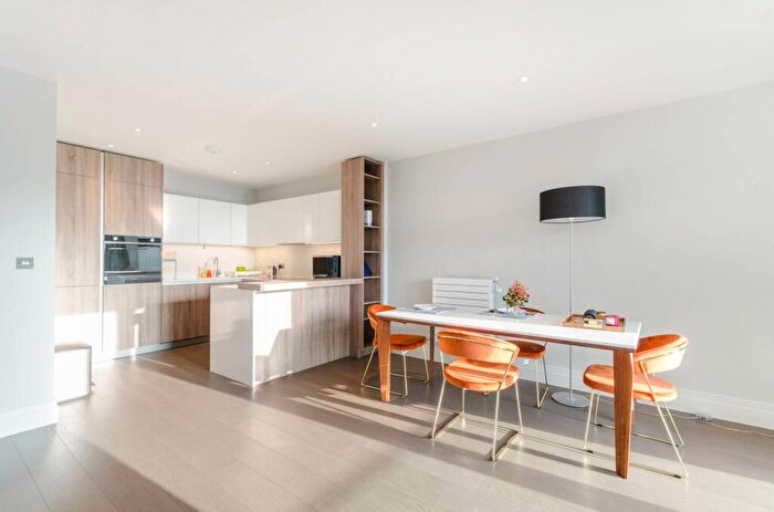 2 Bedroom Flat To Rent In Queenshurst Square, Kingston, Kingston Upon Thames, KT2