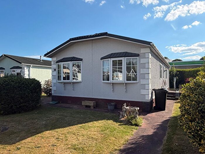 2 Bedroom Mobile/park Home For Sale In Holyhead Road, Albrighton, Wolverhampton, WV7