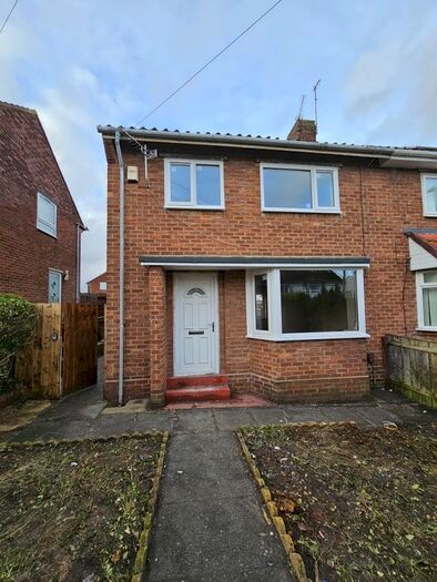 3 Bedroom Semi-Detached House To Rent In Millford, Gateshead, NE10