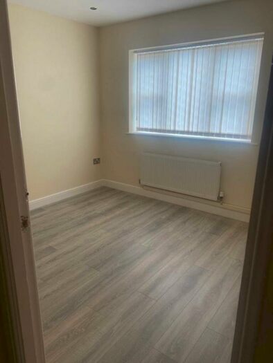 2 Bedroom Apartment To Rent In Moscow Drive, Old Swan, L13