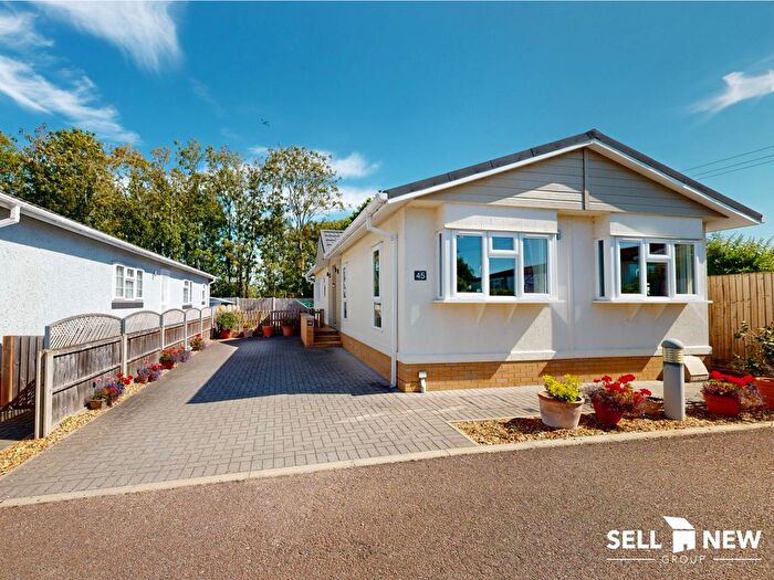 2 Bedroom Mobile/park Home For Sale In The Drift, Elsworth, CB23