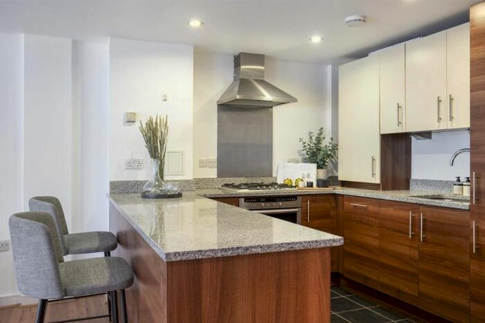 2 Bedroom Flat To Rent In Acacia Road, London, SW16