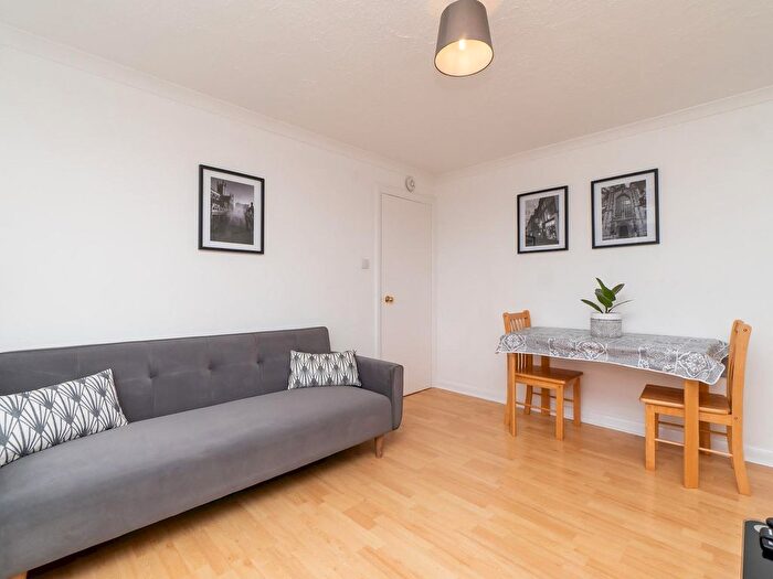 1 Bedroom Flat To Rent In Bath, BA2