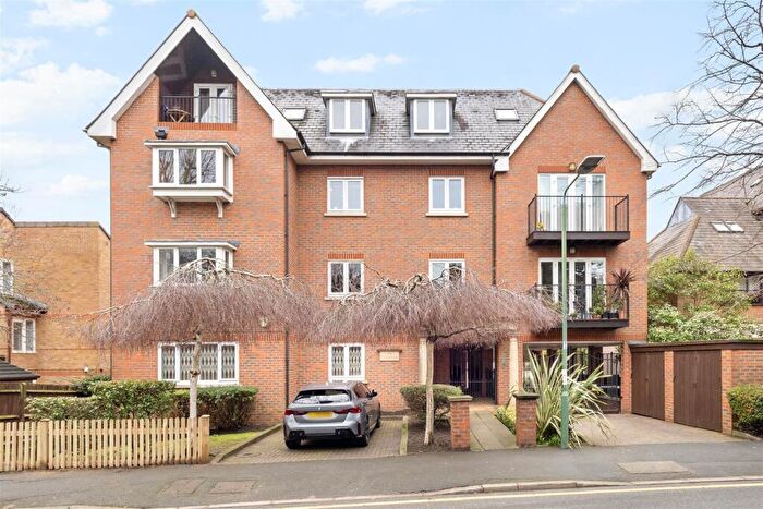 2 Bedroom Flat For Sale In Thicket Road, Sutton, SM1