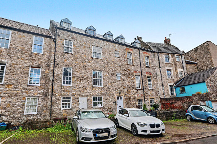 2 Bedroom Flat For Sale In Longbridge, Shepton Mallet, BA4