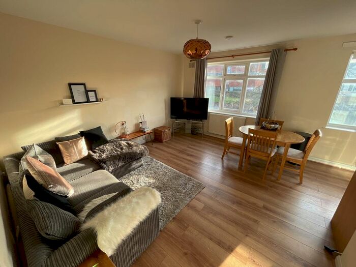 1 Bedroom Flat To Rent In Washway Road, Sale, M33