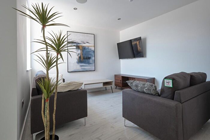 6 Bedroom Terraced House To Rent In Brynmill Terrace, Swansea, Wales, SA2