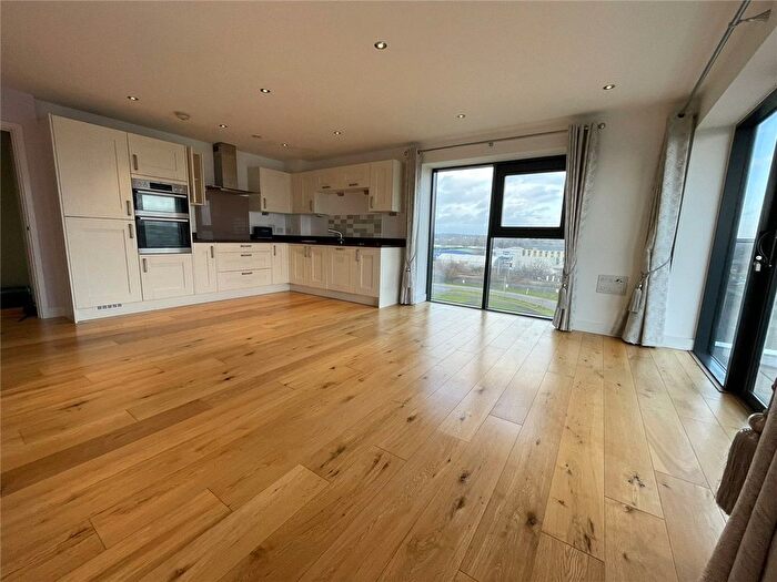 2 Bedroom Flat To Rent In Kingman Way, Newbury, Berkshire, RG14