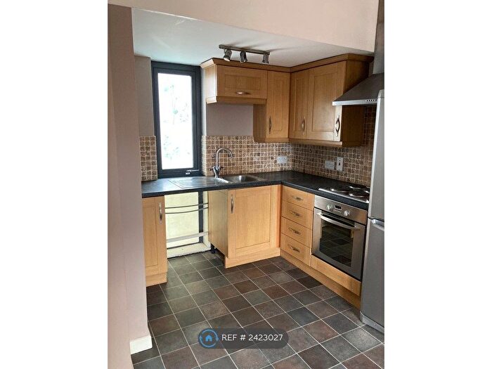 1 Bedroom Flat To Rent In Manygates Park, Wakefield, WF1