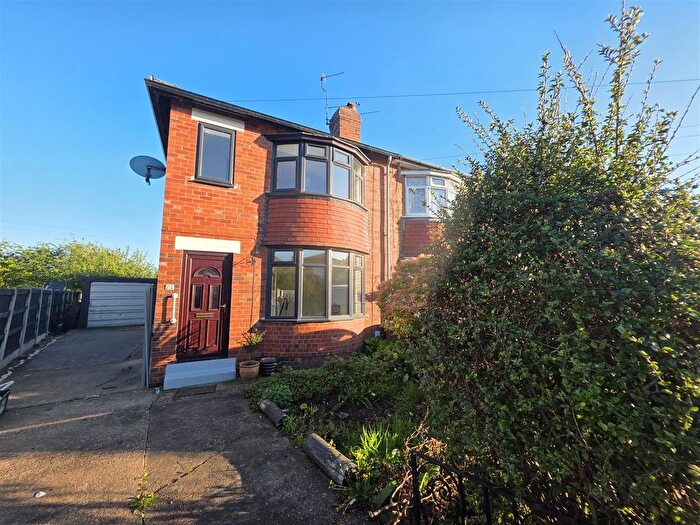 3 Bedroom Semi-Detached House To Rent In Ingleborough Drive, Doncaster, DN5