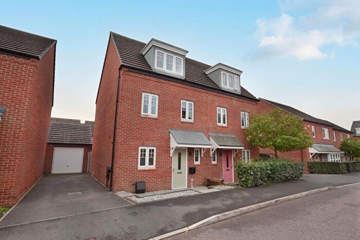 3 Bedroom Semi-Detached House For Sale In Mill Hill Wood Way, Ibstock, LE67