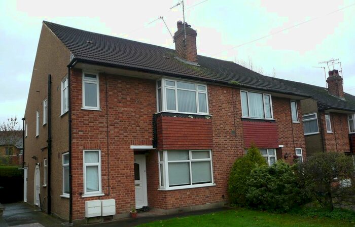 2 Bedroom Maisonette To Rent In Hill Court, Potters Bar, EN6