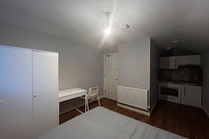 1 Bedroom Flat To Rent In A Bearwood Parade, Smethwick, B66