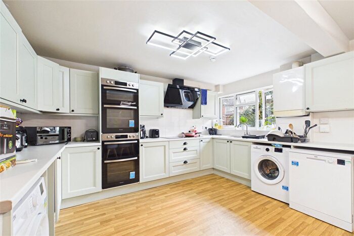 6 Bedroom Town House For Sale In Tebbit Close, Bracknell, Berkshire, RG12