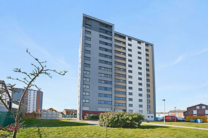 2 Bedroom Apartment To Rent In Dean House, L22
