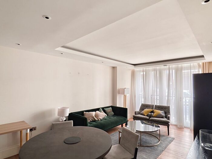 2 Bedroom Flat To Rent In Arundel Street, London, WC2R