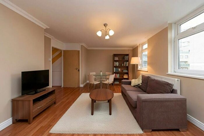 3 Bedroom Apartment To Rent In Glengarnock Avenue, Canary Wharf, E14