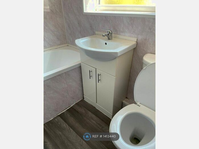 3 Bedroom Flat To Rent In Claremont South Avenue, Gateshead, NE8