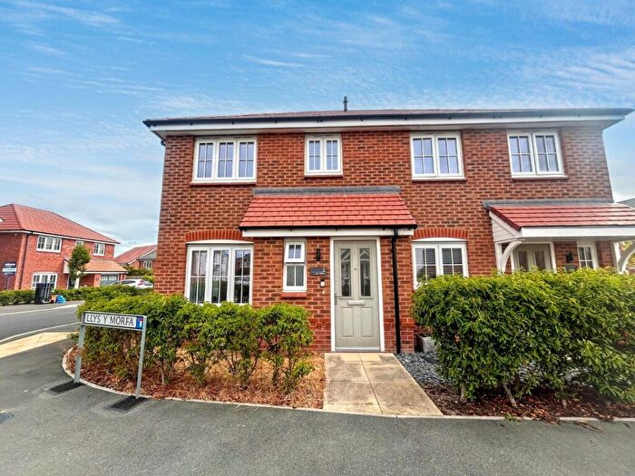 3 Bedroom Semi-Detached House To Rent In Llys Y Morfa, Rhuddlan, LL18