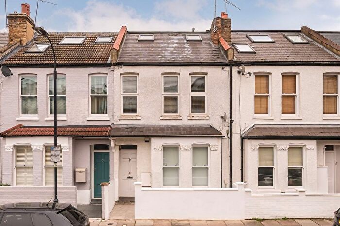 4 Bedroom Flat For Sale In De Morgan Road, Fulham, SW6