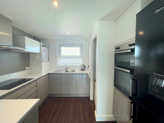 1 Bedroom Flat To Rent In Millard Terrace, RM10