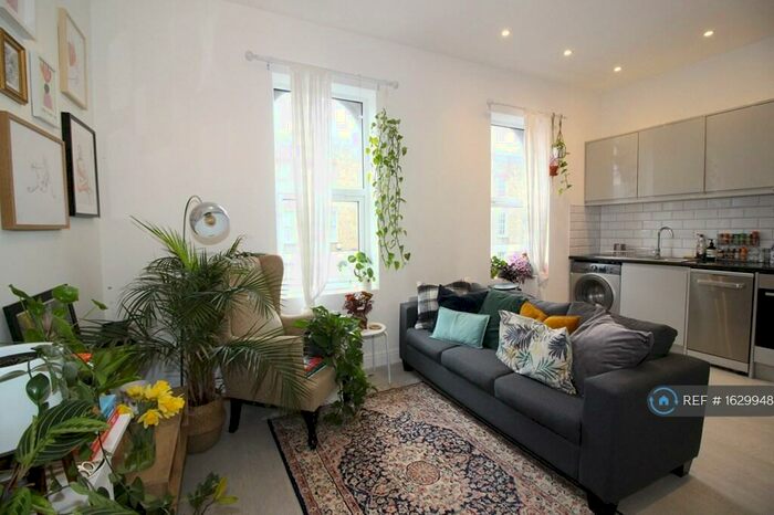 2 Bedroom Flat To Rent In Dalston Lane, London, E8