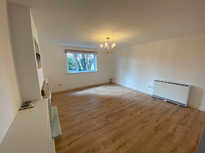 2 Bedroom Flat To Rent In Newport Road, Cardiff, CF24