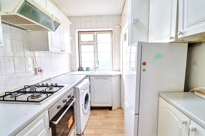 2 Bedroom Apartment For Sale In Western Mansions, Great North Road, EN5