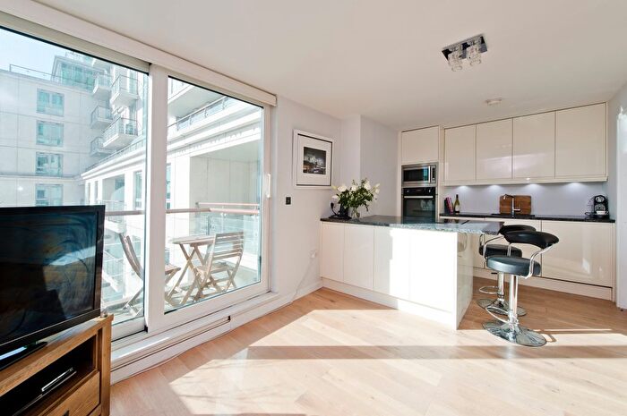 1 Bedroom Flat To Rent In Hanover House, St. George Wharf, Vauxhall, London, SW8