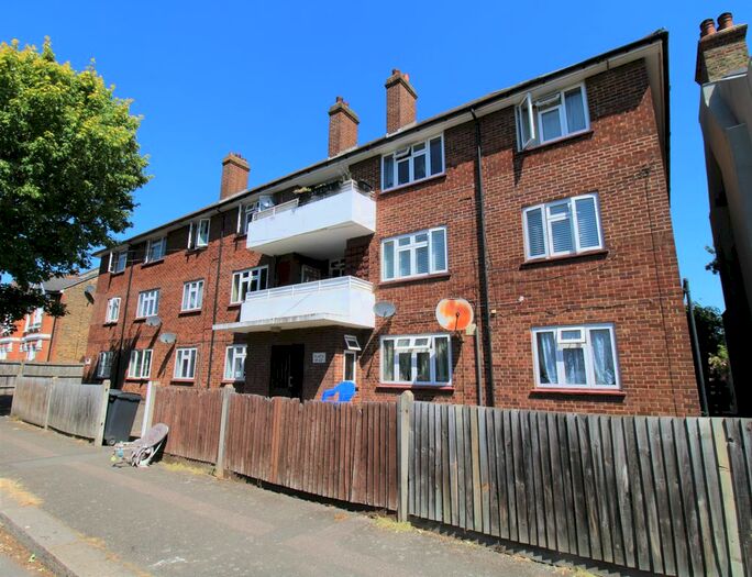 2 Bedroom Flat To Rent In Ravenscar Road, Surbiton, KT6