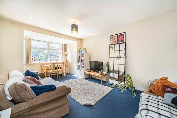 3 Bedroom Terraced House To Rent In Scrutton Close, Balham, SW12