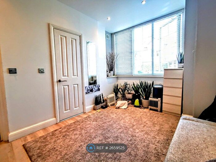 Studio To Rent In Astonville Street, London, SW18