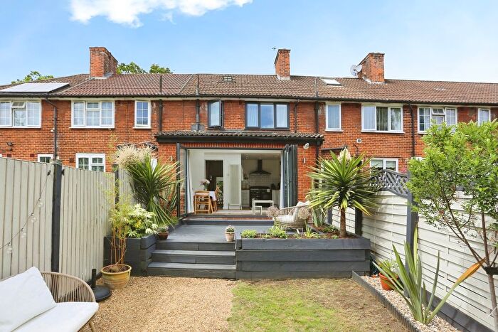 2 Bedroom Terraced House For Sale In Oakview Road, London, SE6
