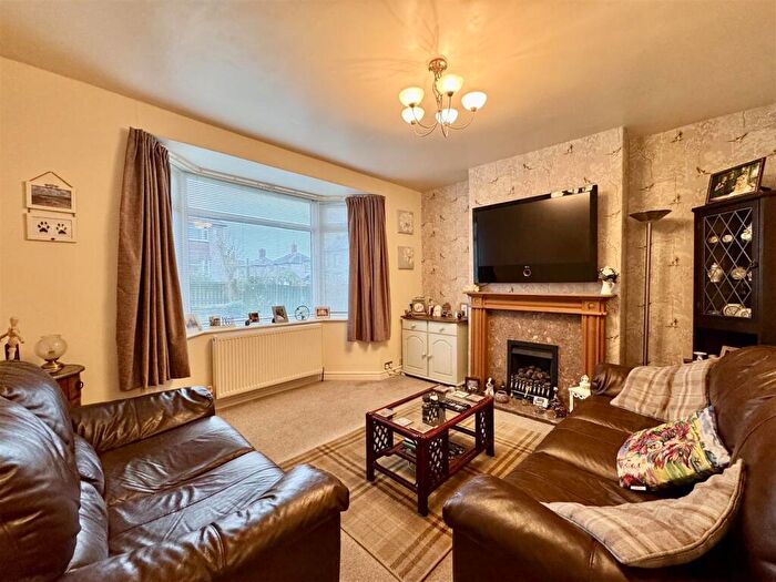 2 Bedroom Semi-Detached House For Sale In Warneford Rise, Cowlersley, Huddersfield, HD4