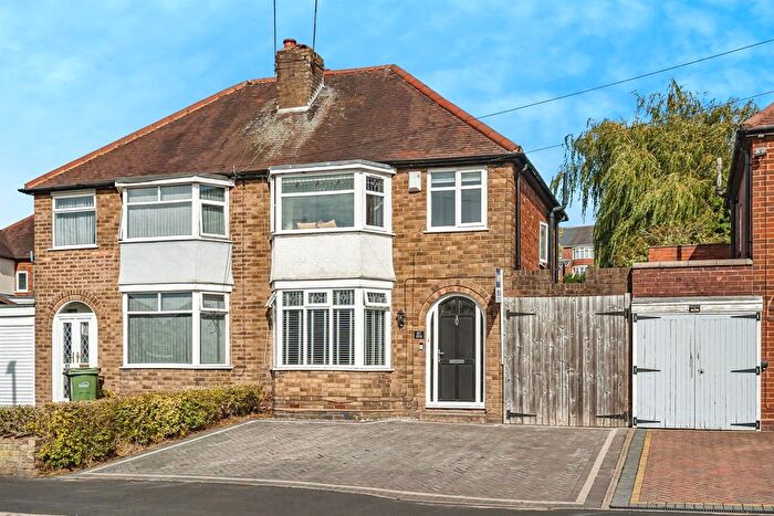 3 Bedroom Semi-detached House For Sale In Sledmore Road, Dudley, DY2