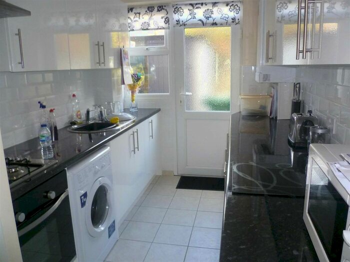 2 Bedroom Terraced House To Rent In Lynch Hill Lane, Slough, SL2