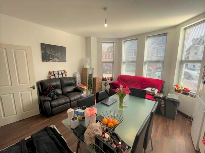 1 Bedroom Flat To Rent In Thornbury Avenue, Shirley, Southampton, SO15