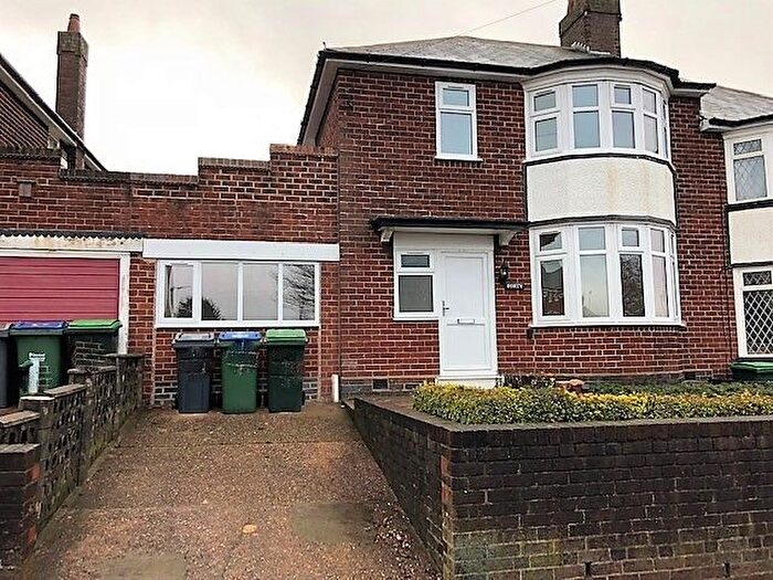 4 Bedroom Semi-Detached House To Rent In Gads Lane, West Bromwich, West Midlands, B70