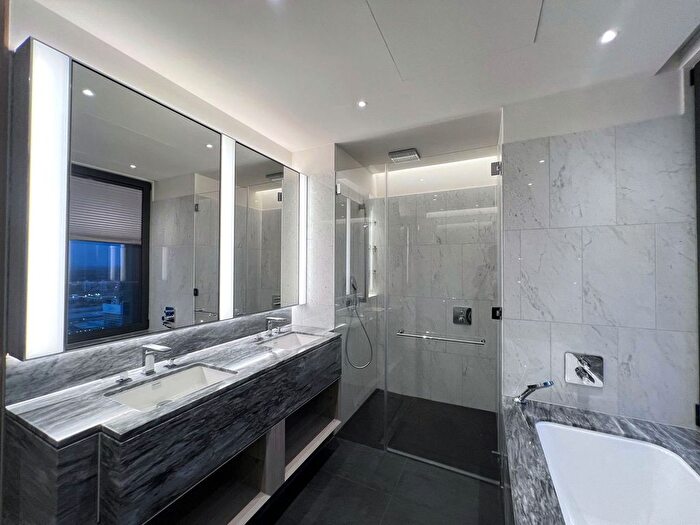 3 Bedroom Flat To Rent In River Park Tower, London, SW8
