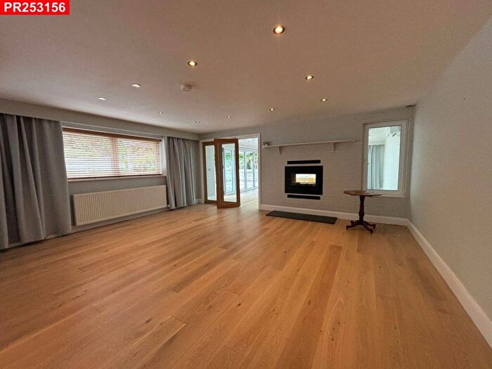 4 Bedroom House To Rent In Bagshot – Bedrooms House, GU20