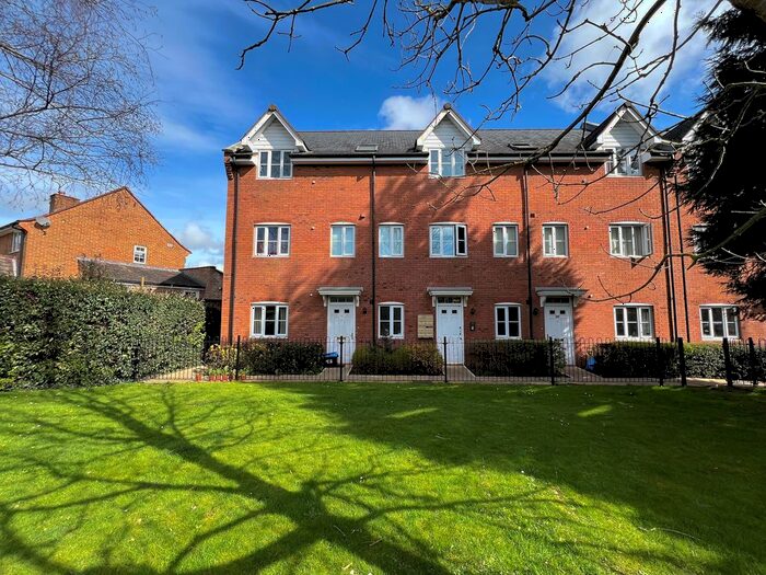 1 Bedroom Flat To Rent In South Street, Taunton, TA1