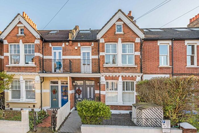 2 Bedroom Flat For Sale In Avondale Road, Mortlake, SW14