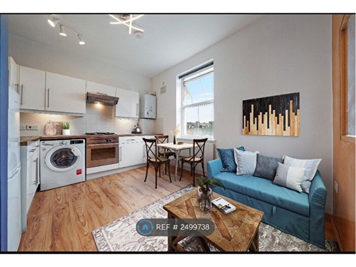 Studio To Rent In Camden Road, London, N7