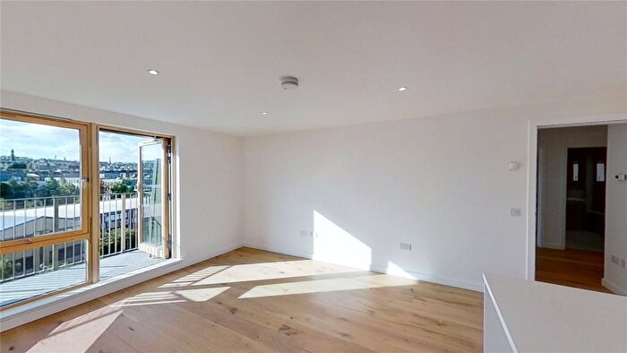 2 Bedroom Flat To Rent In Hughes Close, Edinburgh, EH7