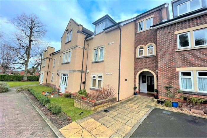 2 Bedroom Flat To Rent In Eaton House, Regency Court, Grove Lane, WA15