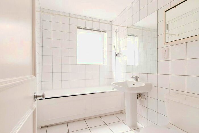 5 Bedroom Semi-Detached House To Rent In Queensmead, St. John's Wood Park, NW8