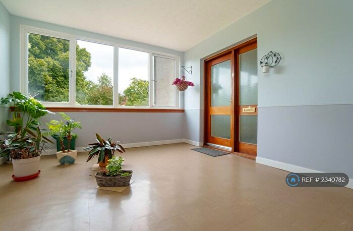 2 Bedroom Flat To Rent In Park Lane, Helensburgh, G84