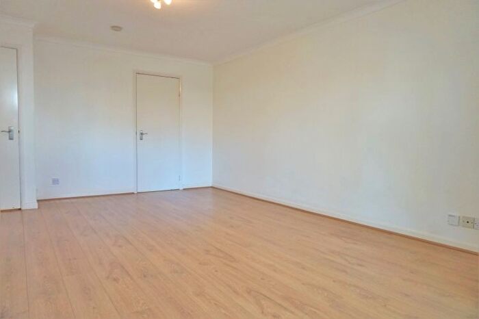 3 Bedroom Flat To Rent In Hernes Road, Oxford, OX2