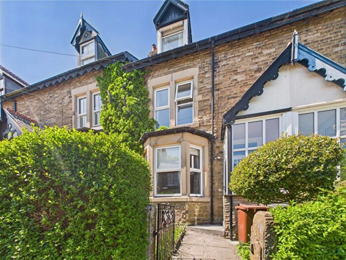 4 Bedroom Terraced House For Sale In Crowestones, Buxton, SK17